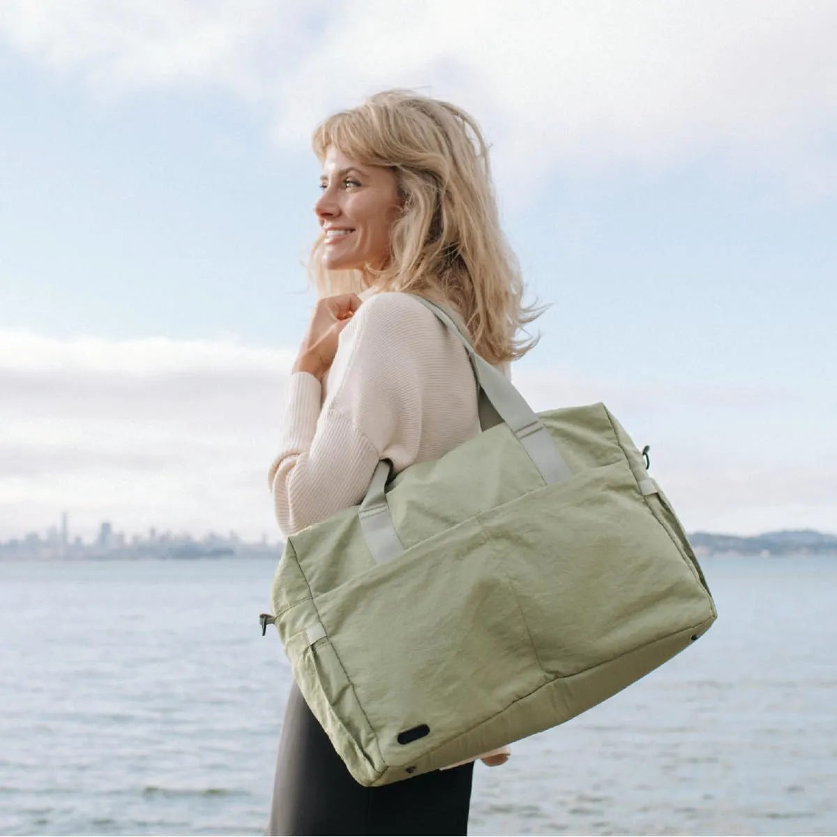 Jadyn Austin Carry-On Travel Duffel Bag for Women, 18 Weekender Bag with Laptop Sleeve, Durable Material, and Trolley Sleeve, Ideal for Work, Gym, and Overnight Trips (Dusty Green)