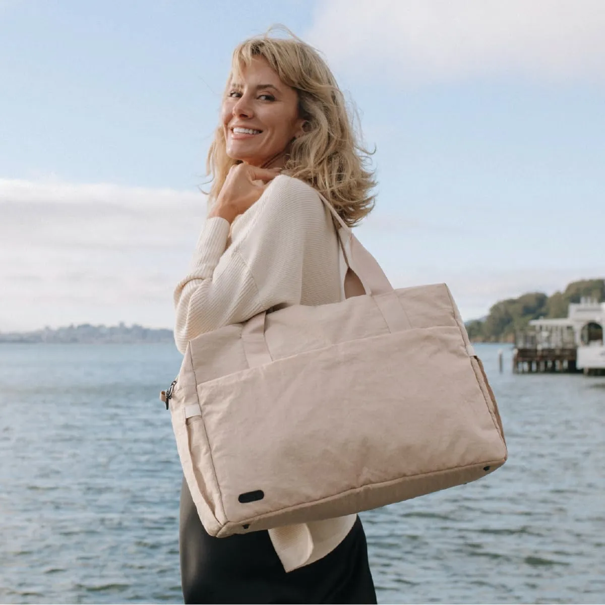 Jadyn Austin Carry-On Travel Duffel Bag for Women, 18 Weekender Bag with Laptop Sleeve, Durable Material, and Trolley Sleeve, Ideal for Work, Gym, and Overnight Trips (Natural)