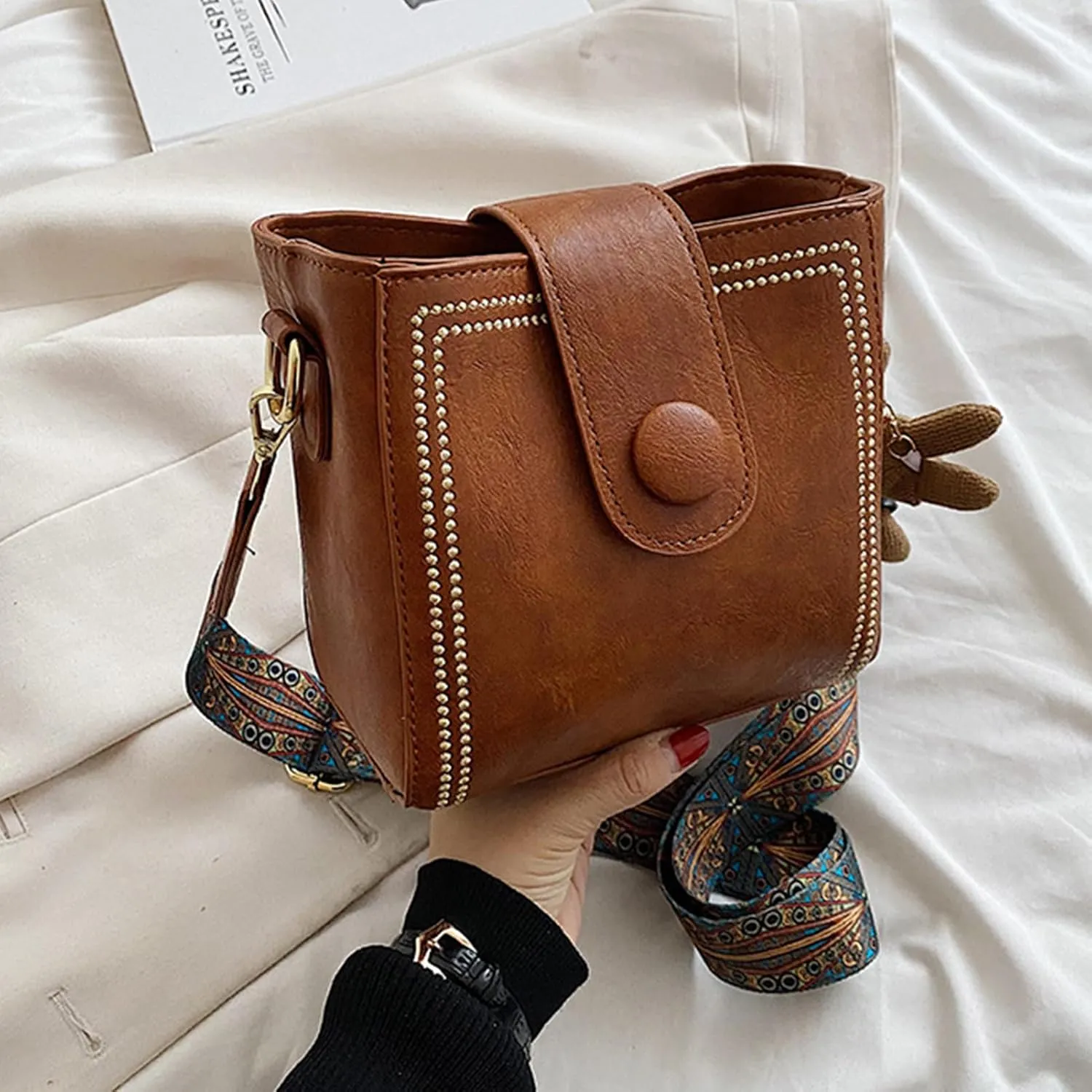 Vintage Fashion Bag with Adjustable Wider Shoulder Strap, Vintage Retro Small Water Bucket Bag for Women (Coffee)